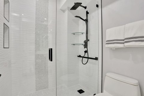Купить кондоминиум в Хиллсборо-Бич, Флорида 5 комнат, 127.28м2, № 2243869 - фото 26