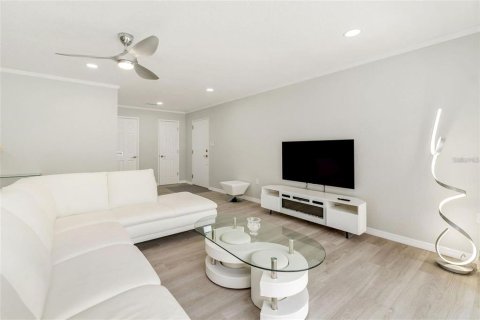 Condo in Winter Park, Florida, 1 bedroom  № 2199749 - photo 11