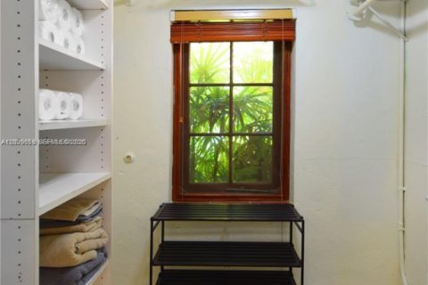 Villa ou maison à louer à Coral Gables, Floride: 1 chambre, 65.03 m2 № 2153731 - photo 11