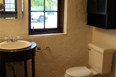 Villa ou maison à louer à Coral Gables, Floride: 1 chambre, 65.03 m2 № 2153731 - photo 10