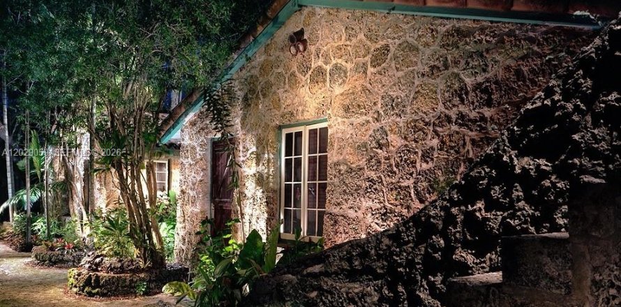 Villa ou maison à Coral Gables, Floride 1 chambre, 65.03 m2 № 2153731