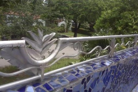 Villa ou maison à louer à Coral Gables, Floride: 1 chambre, 65.03 m2 № 2153731 - photo 5