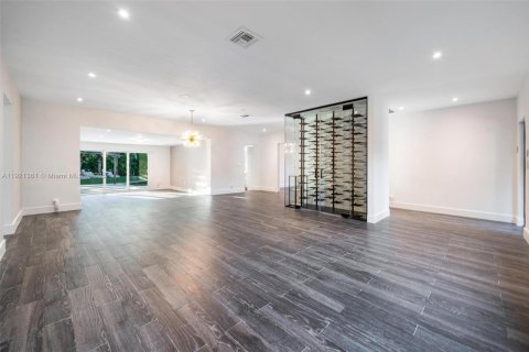 House in Miami Shores, Florida 3 bedrooms, 279.45 sq.m. № 2082728 - photo 28