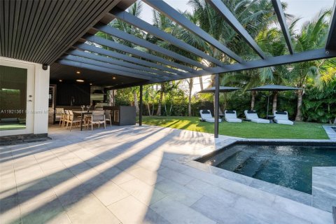 House in Miami Shores, Florida 3 bedrooms, 279.45 sq.m. № 2082728 - photo 6