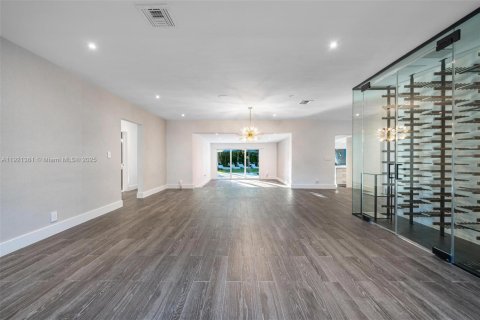 House in Miami Shores, Florida 3 bedrooms, 279.45 sq.m. № 2082728 - photo 27