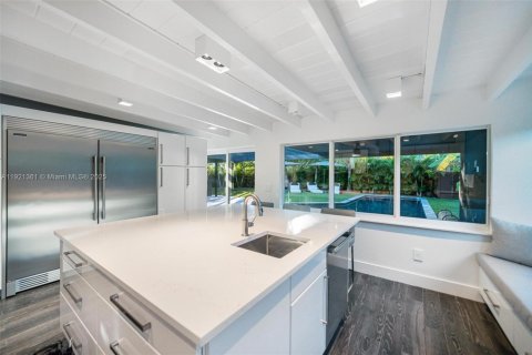 House in Miami Shores, Florida 3 bedrooms, 279.45 sq.m. № 2082728 - photo 18