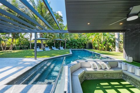 House in Miami Shores, Florida 3 bedrooms, 279.45 sq.m. № 2082728 - photo 4