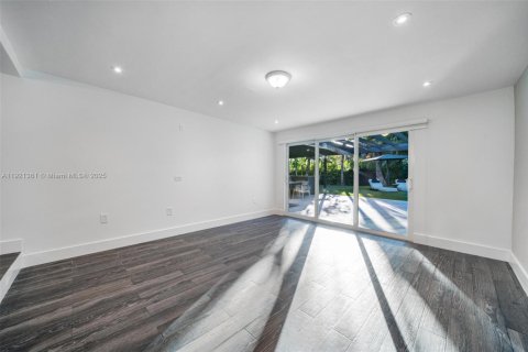 House in Miami Shores, Florida 3 bedrooms, 279.45 sq.m. № 2082728 - photo 30
