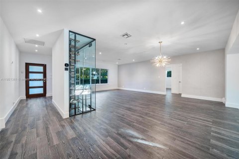 House in Miami Shores, Florida 3 bedrooms, 279.45 sq.m. № 2082728 - photo 25