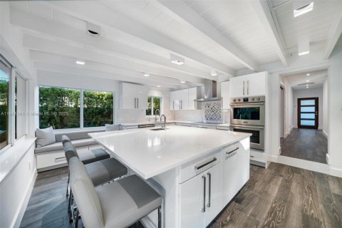 House in Miami Shores, Florida 3 bedrooms, 279.45 sq.m. № 2082728 - photo 21