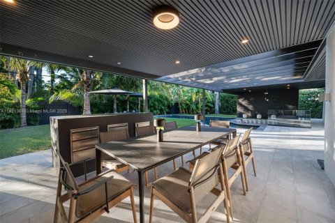 House in Miami Shores, Florida 3 bedrooms, 279.45 sq.m. № 2082728 - photo 8