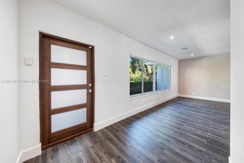 House in Miami Shores, Florida 3 bedrooms, 279.45 sq.m. № 2082728 - photo 24