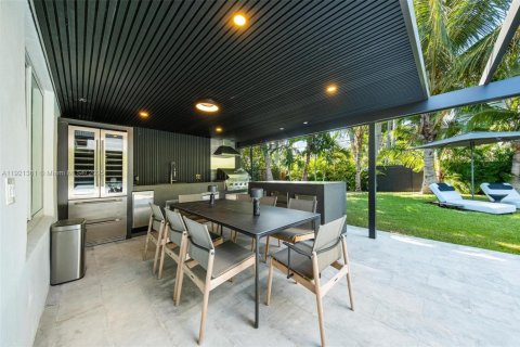 House in Miami Shores, Florida 3 bedrooms, 279.45 sq.m. № 2082728 - photo 12