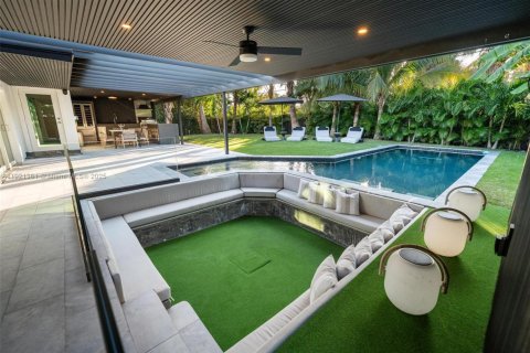 House in Miami Shores, Florida 3 bedrooms, 279.45 sq.m. № 2082728 - photo 7