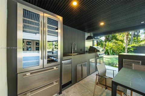 House in Miami Shores, Florida 3 bedrooms, 279.45 sq.m. № 2082728 - photo 10