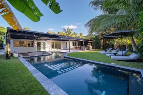House in Miami Shores, Florida 3 bedrooms, 279.45 sq.m. № 2082728