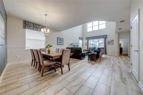 House in Kissimmee, Florida 5 bedrooms, 286.23 sq.m. № 1850530 - photo 11