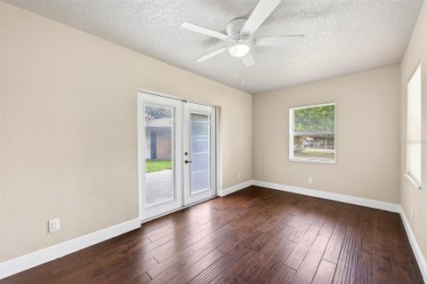 House in Mount Dora, Florida 4 bedrooms, 151.99 sq.m. № 2393454 - photo 13