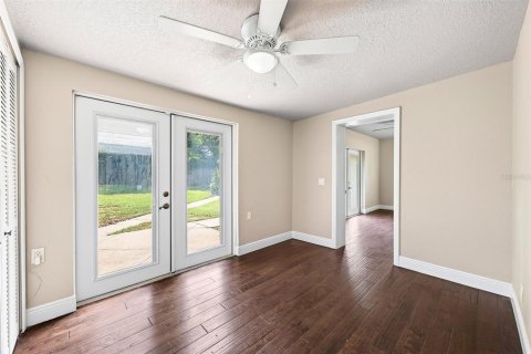 House in Mount Dora, Florida 4 bedrooms, 151.99 sq.m. № 2393454 - photo 23