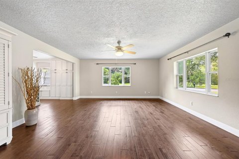 House in Mount Dora, Florida 4 bedrooms, 151.99 sq.m. № 2393454 - photo 6