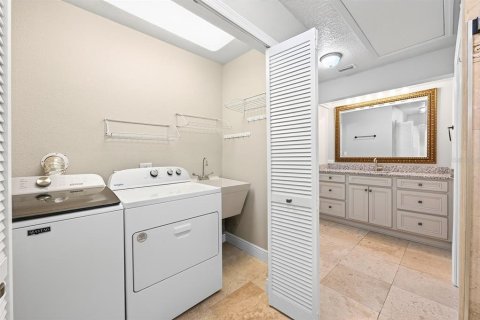 House in Mount Dora, Florida 4 bedrooms, 151.99 sq.m. № 2393454 - photo 25
