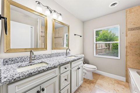 House in Mount Dora, Florida 4 bedrooms, 151.99 sq.m. № 2393454 - photo 17