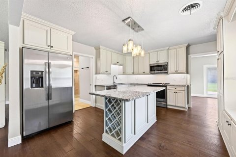 House in Mount Dora, Florida 4 bedrooms, 151.99 sq.m. № 2393454 - photo 11