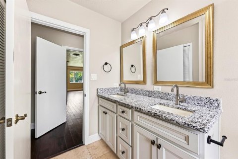 House in Mount Dora, Florida 4 bedrooms, 151.99 sq.m. № 2393454 - photo 18