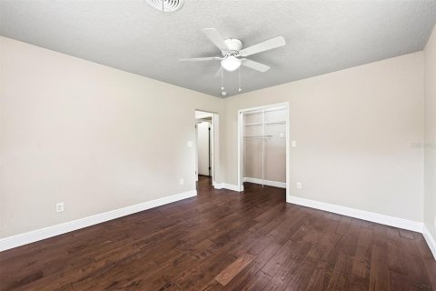 House in Mount Dora, Florida 4 bedrooms, 151.99 sq.m. № 2393454 - photo 16