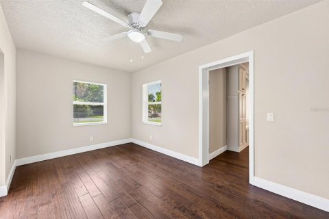 House in Mount Dora, Florida 4 bedrooms, 151.99 sq.m. № 2393454 - photo 14