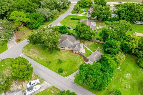 House in Mount Dora, Florida 4 bedrooms, 151.99 sq.m. № 2393454 - photo 2