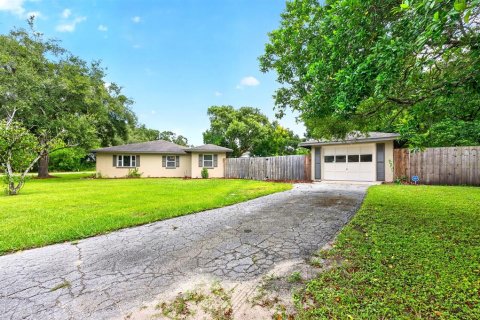 House in Mount Dora, Florida 4 bedrooms, 151.99 sq.m. № 2393454 - photo 26