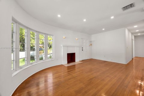 House in Coral Gables, Florida 2 bedrooms, 118.26 sq.m. № 1788357 - photo 7