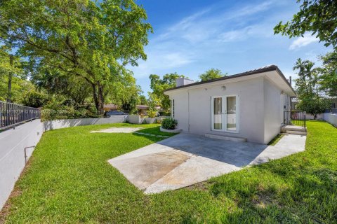 House in Coral Gables, Florida 2 bedrooms, 118.26 sq.m. № 1788357 - photo 25