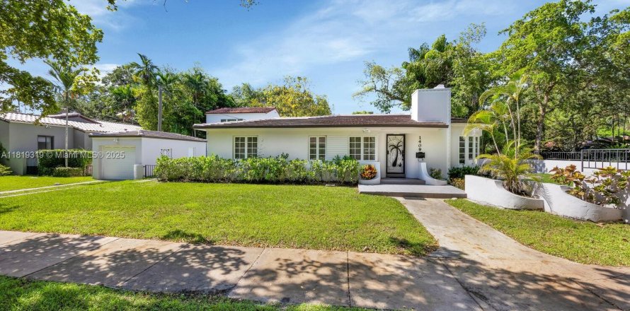 House in Coral Gables, Florida 2 bedrooms, 118.26 sq.m. № 1788357