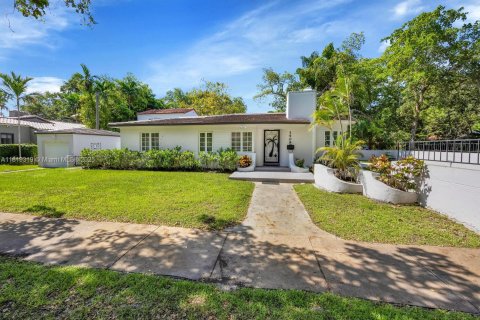 House in Coral Gables, Florida 2 bedrooms, 118.26 sq.m. № 1788357 - photo 28