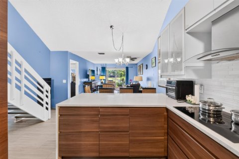 Townhouse in Miramar, Florida 3 bedrooms, 96.62 sq.m. № 2376404 - photo 21