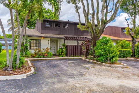 Townhouse in Miramar, Florida 3 bedrooms, 96.62 sq.m. № 2376404