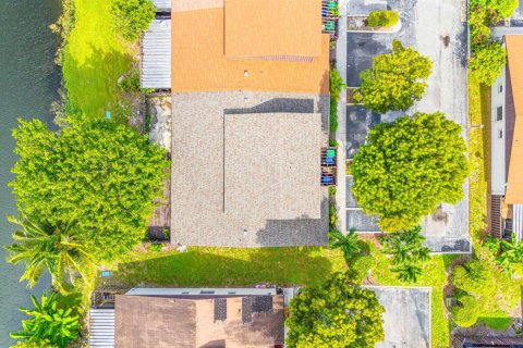 Townhouse in Miramar, Florida 3 bedrooms, 96.62 sq.m. № 2376404 - photo 8
