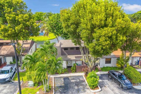 Townhouse in Miramar, Florida 3 bedrooms, 96.62 sq.m. № 2376404 - photo 9