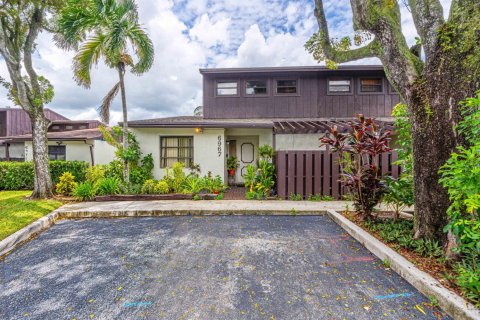 Townhouse in Miramar, Florida 3 bedrooms, 96.62 sq.m. № 2376404 - photo 3