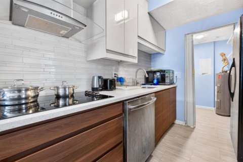 Townhouse in Miramar, Florida 3 bedrooms, 96.62 sq.m. № 2376404 - photo 19