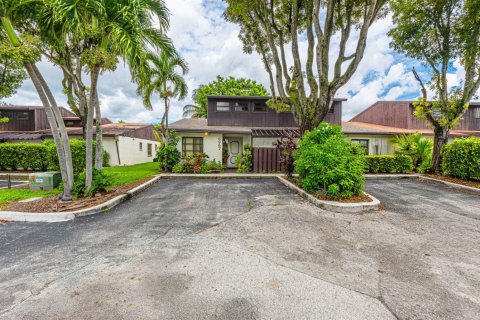 Townhouse in Miramar, Florida 3 bedrooms, 96.62 sq.m. № 2376404 - photo 2