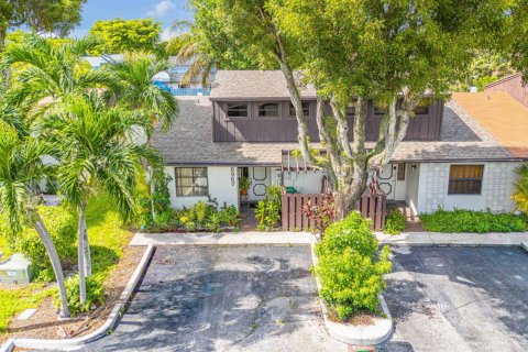 Townhouse in Miramar, Florida 3 bedrooms, 96.62 sq.m. № 2376404 - photo 4