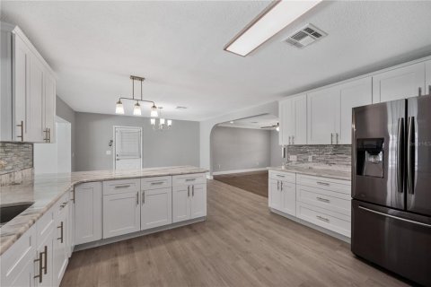 Casa en venta en Lakeland, Florida, 4 dormitorios, 185.8 m2 № 2230645 - foto 3