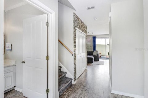Townhouse in Tampa, Florida 2 bedrooms, 118.54 sq.m. № 2237175 - photo 3