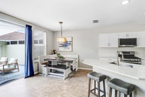Townhouse in Tampa, Florida 2 bedrooms, 118.54 sq.m. № 2237175 - photo 11