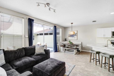 Townhouse in Tampa, Florida 2 bedrooms, 118.54 sq.m. № 2237175 - photo 7