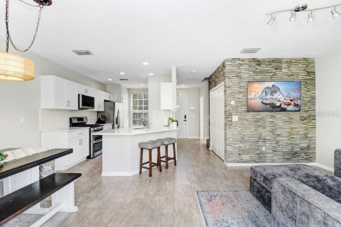 Townhouse in Tampa, Florida 2 bedrooms, 118.54 sq.m. № 2237175 - photo 8