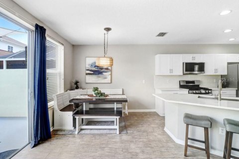 Townhouse in Tampa, Florida 2 bedrooms, 118.54 sq.m. № 2237175 - photo 9